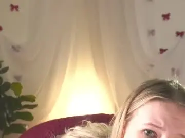 Chaturbate Live Porn of emilyhewell