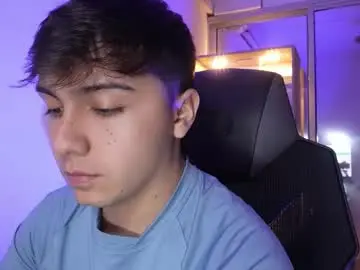 Chaturbate Free Porn Cam of aron__cooper