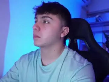 Chaturbate Nude Webcam of aron__cooper