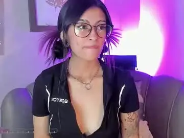 Chaturbate Live Porn of miadevine_
