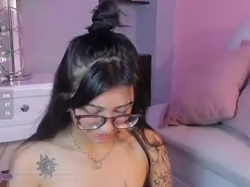 Chaturbate Live Sex Cam of miadevine_