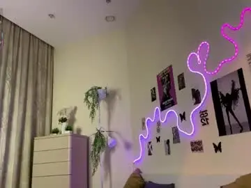 Chaturbate Live Sex Cam of heavenmoth