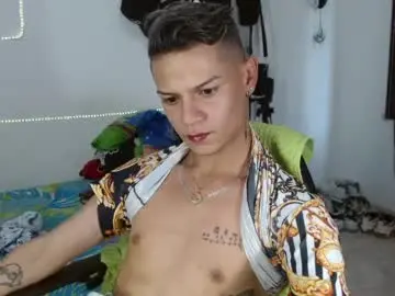Chaturbate Best live sex cam show of axcel_boy