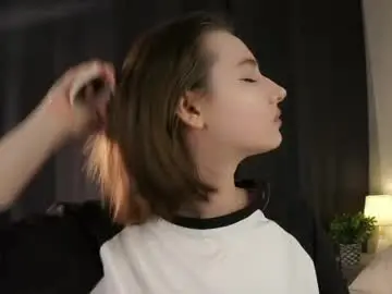 Chaturbate Free Porn Cam of approche_toi_petite