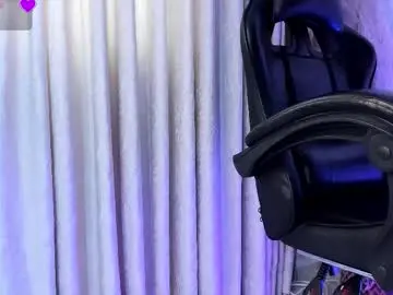 Chaturbate Live Sex Cam of liaflowers