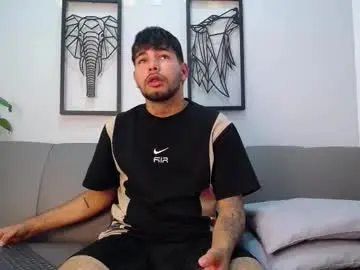 Chaturbate Adult Video Chat of lyam_saenz