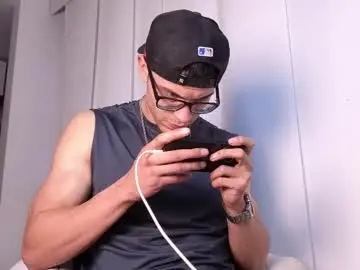 Chaturbate Sex Chat of phantom_bigger1