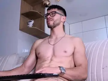 Chaturbate Free Live Porn of phantom_bigger1