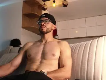 Chaturbate Free Porn Cam of phantom_bigger1