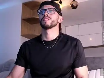 Chaturbate Free Porn Cam of phantom_bigger1