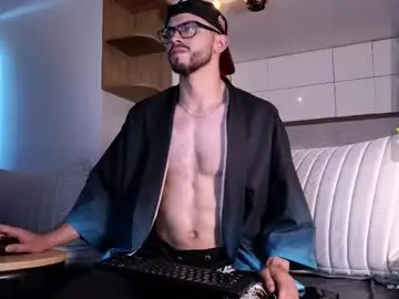 Chaturbate Live Sex of phantom_bigger1