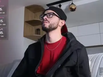 Chaturbate Sex Chat of phantom_bigger1