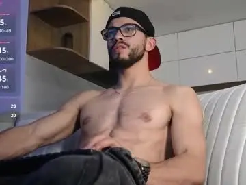 Chaturbate Free Live Porn of phantom_bigger1