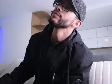 Chaturbate Adult Video Chat of phantom_bigger1