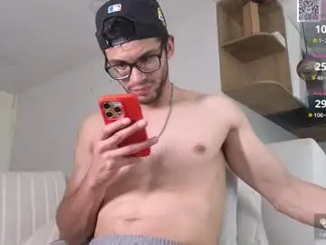 Chaturbate Free Porn Cam of phantom_bigger1
