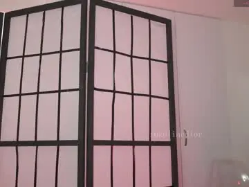 Chaturbate Live Sex Cam of roselinedior