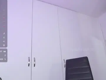 Chaturbate Adult Video Chat of roselinedior