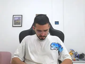 Chaturbate Live Porn of alejandroo_7