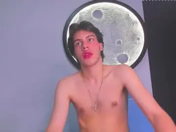 Chaturbate Live Porn of lucian_greyy