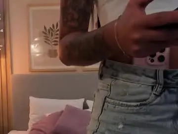 Chaturbate Watch Live Sex Cams of arirobert_