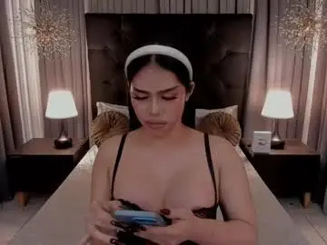 Chaturbate Nude Webcam of hennessygoddess69