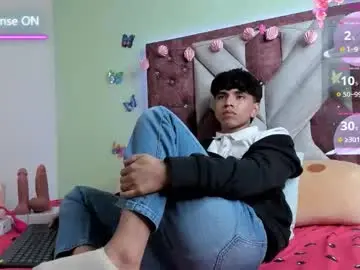 Chaturbate Watch Live Sex Cams of santy_carrington