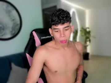 Chaturbate Free Porn Cam of andrew_twink18