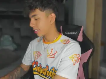 Chaturbate Free Porn Cam of andrew_twink18