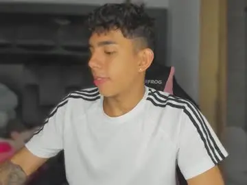 Chaturbate Live Sex Cam of andrew_twink18
