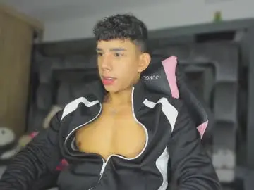 Chaturbate Private Sex Chat of andrew_twink18