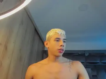 Chaturbate Live Porn of andrew_twink18