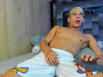 Chaturbate Watch Live Sex Cams of andrew_twink18
