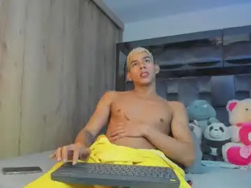 Chaturbate Live Sex of andrew_twink18