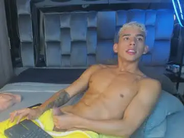 Chaturbate Adult Webcam of andrew_twink18
