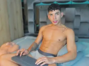 Chaturbate Free Porn Cam of andrew_twink18