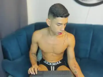 Chaturbate Live Porn of andrew_twink18