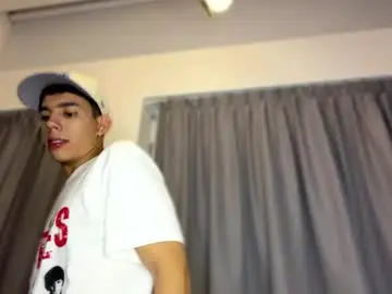 Chaturbate Live Porn of andrew_twink18
