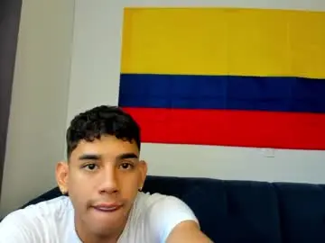 Chaturbate Nude Webcam of andrew_twink18