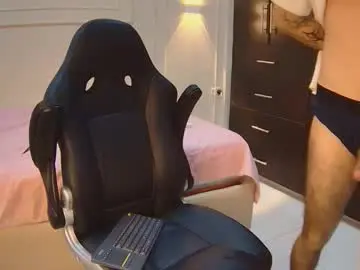 Chaturbate Live Sex Cam of mikey_banji