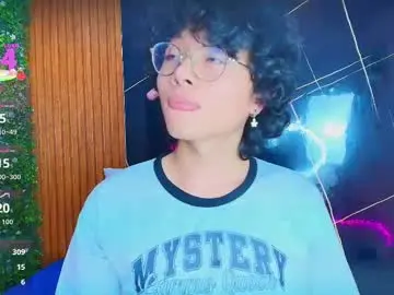 Chaturbate Live Sex Cam of mich_marin
