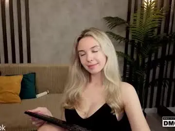 Chaturbate Live Porn of holl1would