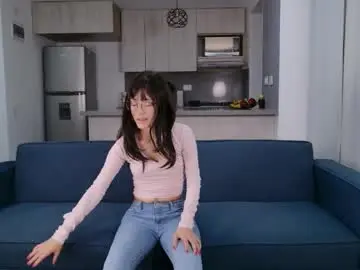 Chaturbate Live Sex Cam of little_effy18_