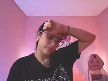 Chaturbate Live Sex Cam of adri_gomez_1