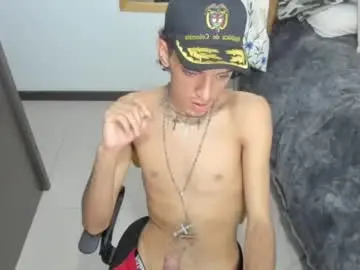 Chaturbate Live Sex Cam of skinnypipe15