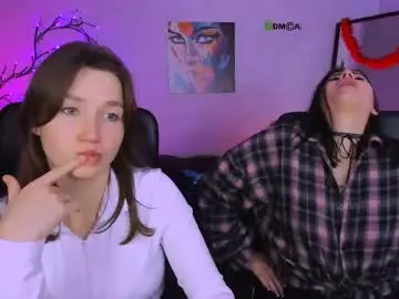 Chaturbate Live Sex Cam of helli_belli