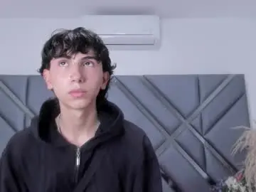 Chaturbate Live Sex Cam of milan_lewiss