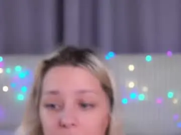 Chaturbate Live Sex of peek_in_my_window