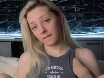 Chaturbate Free Porn Cam of peek_in_my_window