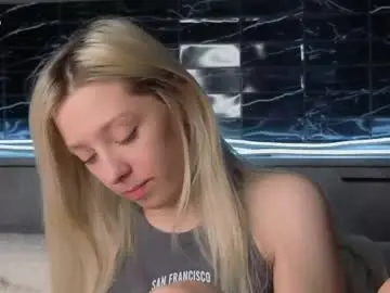 Chaturbate Live Sex Cam of peek_in_my_window