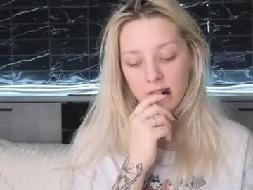 Chaturbate Live Sex of peek_in_my_window